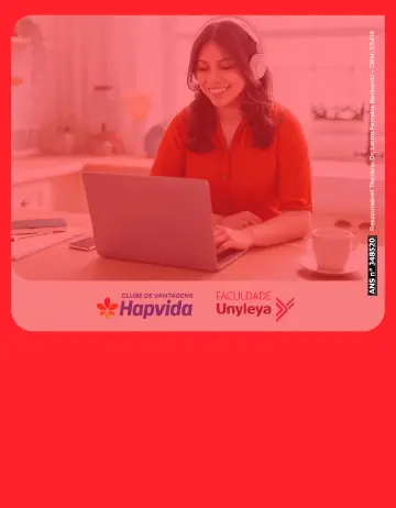 Mulher sorrindo em videochamada com notebook e logos Hapvida e Unyleya.